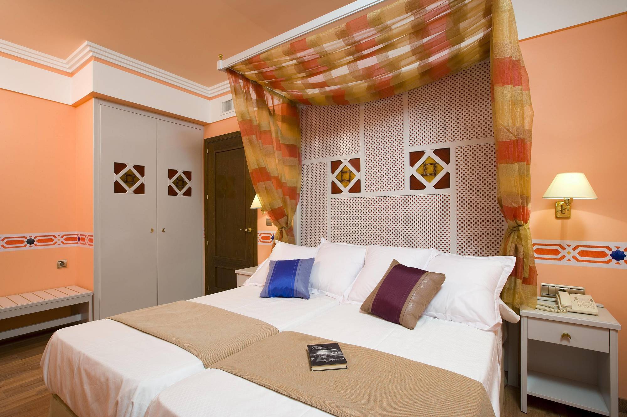 Suites Gran Via 44 Granada Pokoj fotografie